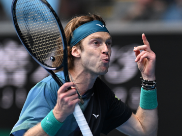 是中场球员 是中场球员